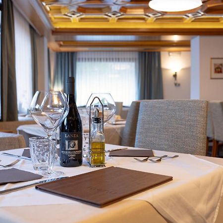 Hotel Engel Canazei Bagian luar foto