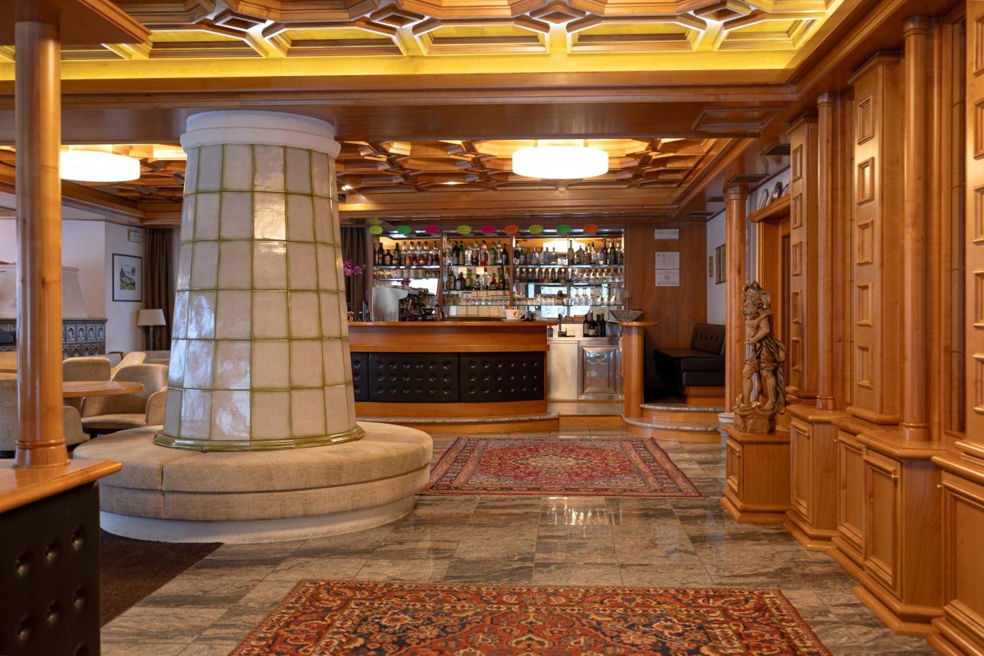 Hotel Engel Canazei Bagian luar foto