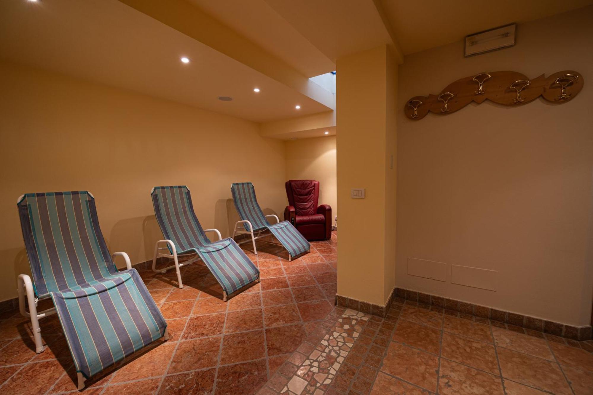 Hotel Engel Canazei Bagian luar foto
