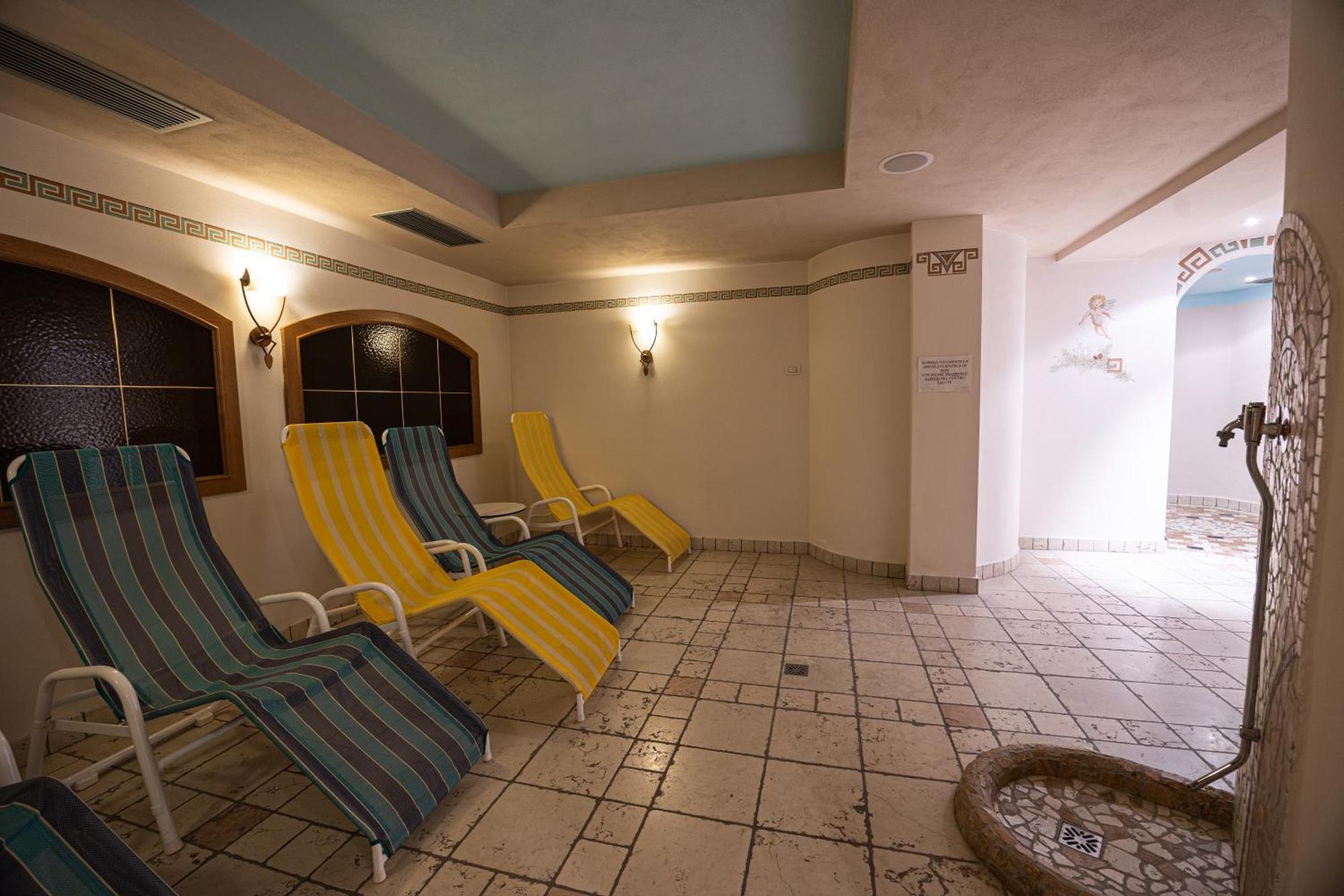 Hotel Engel Canazei Bagian luar foto