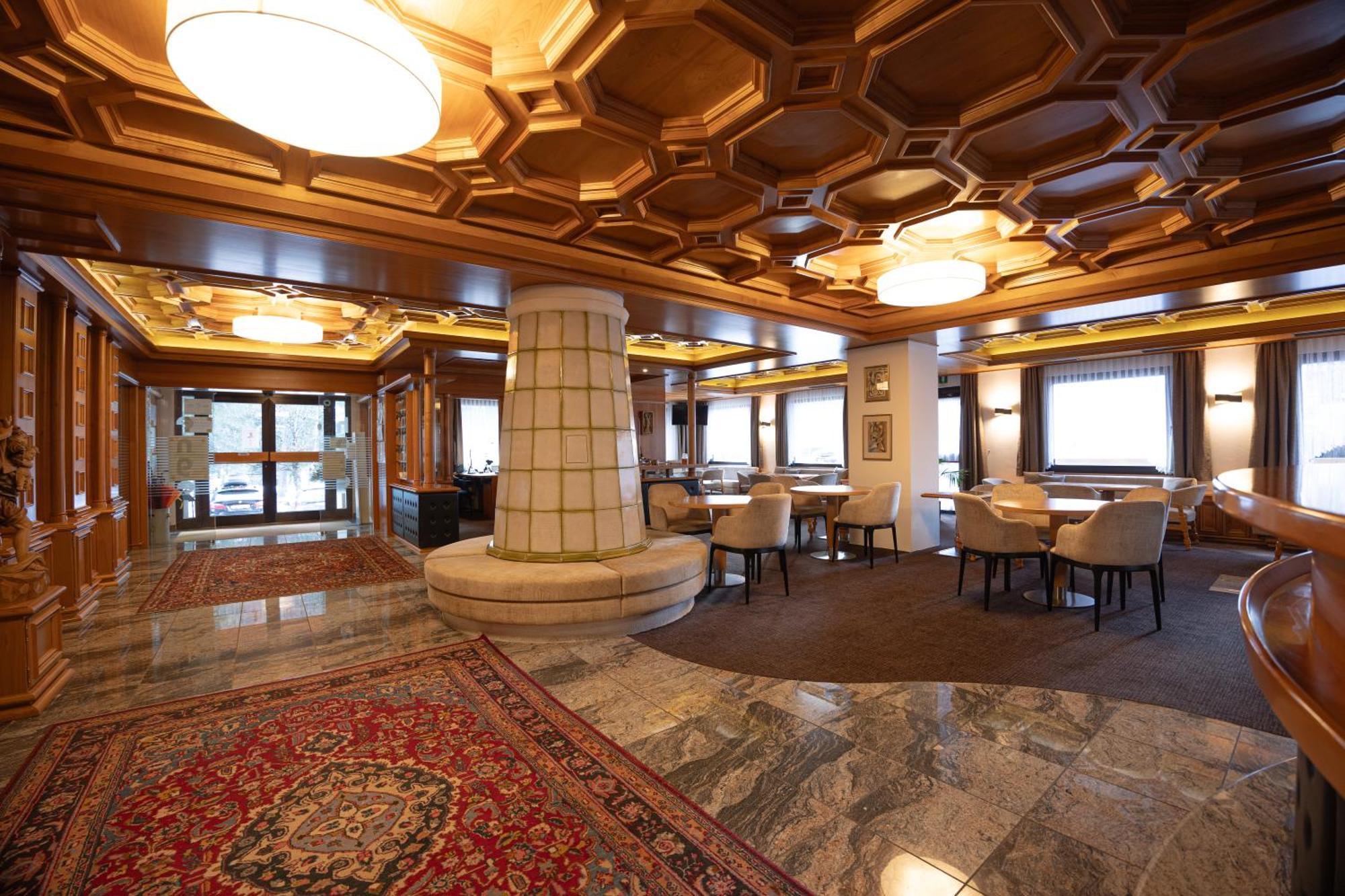 Hotel Engel Canazei Bagian luar foto