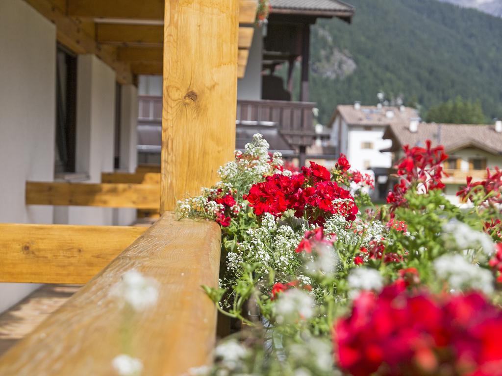 Hotel Engel Canazei Bagian luar foto