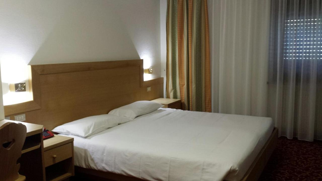 Hotel Engel Canazei Bagian luar foto