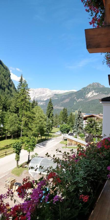 Hotel Engel Canazei Bagian luar foto